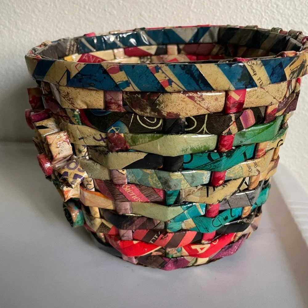 Vintage Woven Paper Planter Basket Handmade Multi-Colored‎ newsPaper Flowers